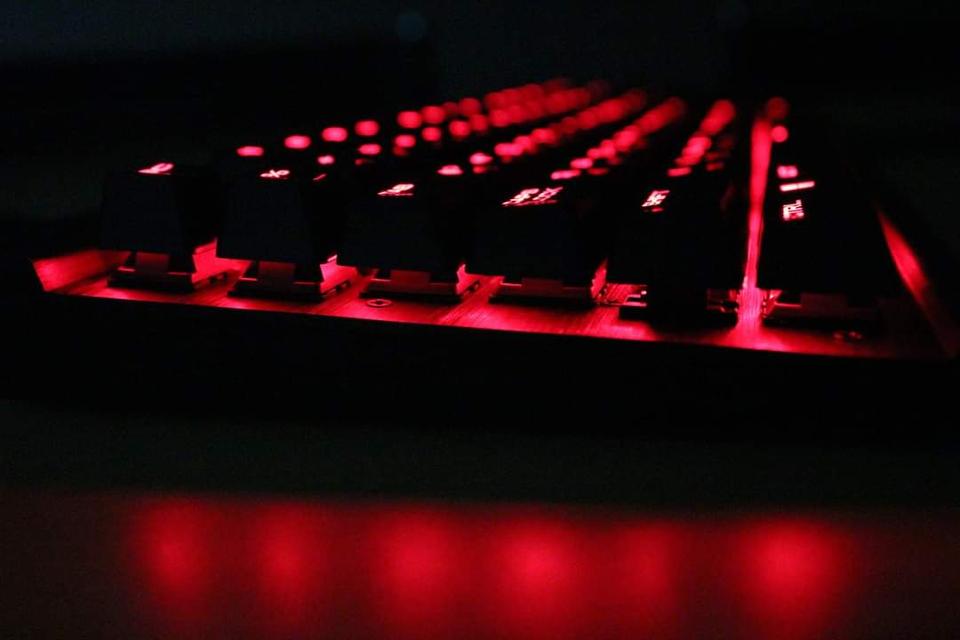 คีย์บอร์ด Corsair K70 Lux Red Switch  4