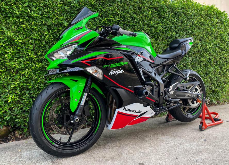 ขายถูก Kawasaki ZX-25R ปี 2021 สภาพสวยๆพร้อมใช้งาน