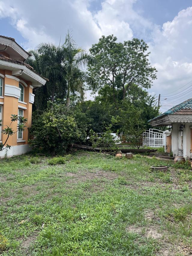 บ้านพร้อมที่ดิน 330 ตรว. แปลงใหญ่หายากในหมู่บ้านธัญธานี โฮม ออนกรีน ติดสนามกอล์ฟ เหมาะกับครอบครัวใหญ่ทำพู หรือสายเรนโนเวททำกำไร 17.9 ล้านบาท รา 4