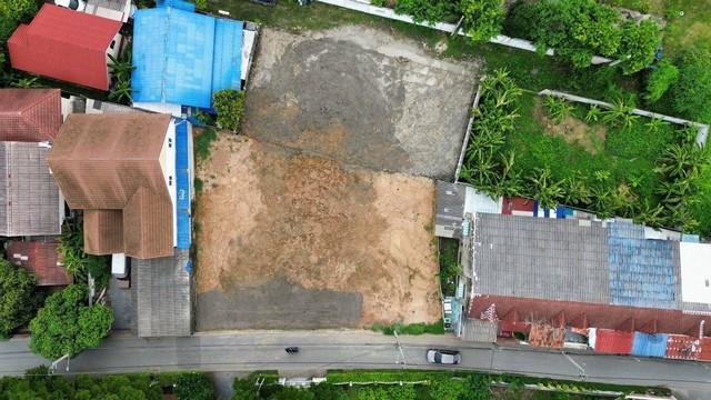 ขายที่ดินถมแล้ว ตั้งอยู่ สุขาภิบาล 5 ซอย 32 แยก 3 ตรงข้ามทางขึ้นลงทางด่วนสุขาภิบาล5  ***ที่ดิน 281.9 ตารางวา หน้ากว้าง 31 ม. ลึก 29 ม. (ถมแล้ว) 4