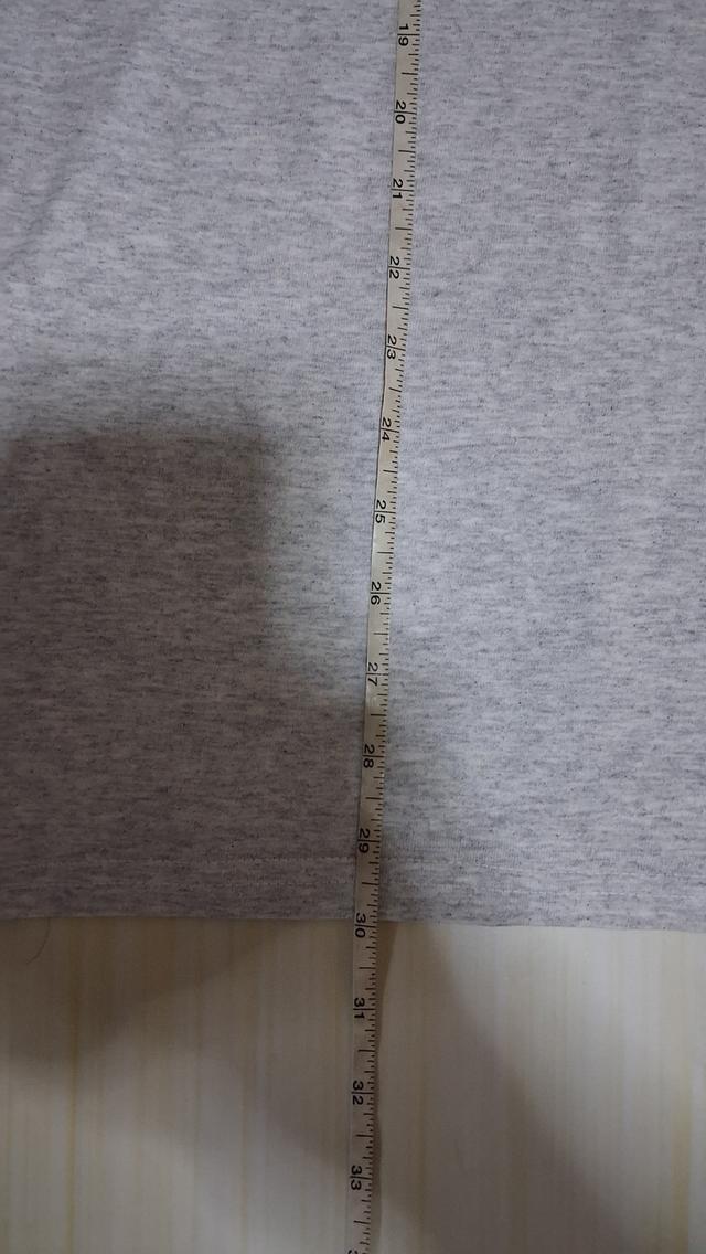 เสื้อยืดวินเทจมือสอง สีเทาพิมพ์ลายหน้ายิ้มสวมแว่นตากันแดดลายตารางสีแดง พร้อมข้อความ รูปที่ 6