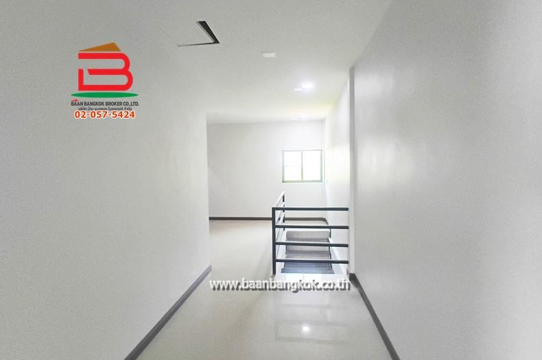 บ้านแฝด หมู่บ้าน กฤษดาเพลส หลังริม เนื้อที่ 34 ตรว. ถนนกาญจนาภิเษก ต.คลองห้า อ.คลองหลวง จ.ปทุมธานี 9