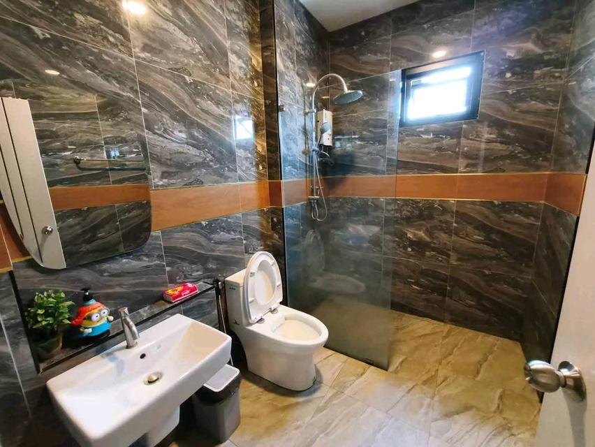 บ้านเดี่ยวพร้อมสระว่ายน้ำ ขนาดใหญ่ 15