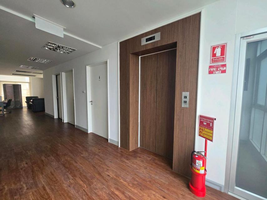 อาคารสำนักงานให้เช่า 8 ชั้น พร้อมลิฟต์ ศรีนครินทร์ 40 ไลน์ไอดี ✅ @ibx7531n 3