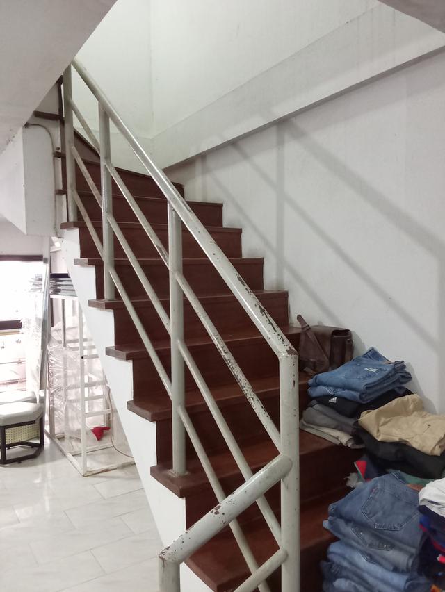 ขายบ้านทาว์สเฮาส์ หมู่บ้านกฤษณาร่มเกล้า 2ชั้น เนื้อที่16 ตรว. 2ห้องนอน 2ห้องน้ำ 1ที่จอดรถ 6