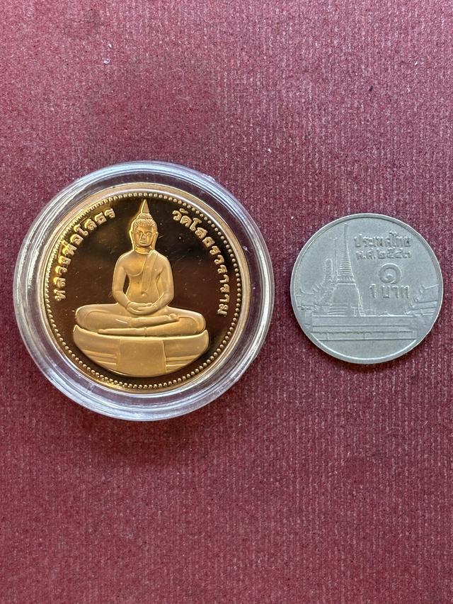 เหรียญ หลวงพ่อโสธร รุ่น ธรรมศาสตร์ พ.ศ.๒๕๓๙ เนื้อทองแดงขัดเงา ตลับเดิม สวยครับ รูปที่ 4