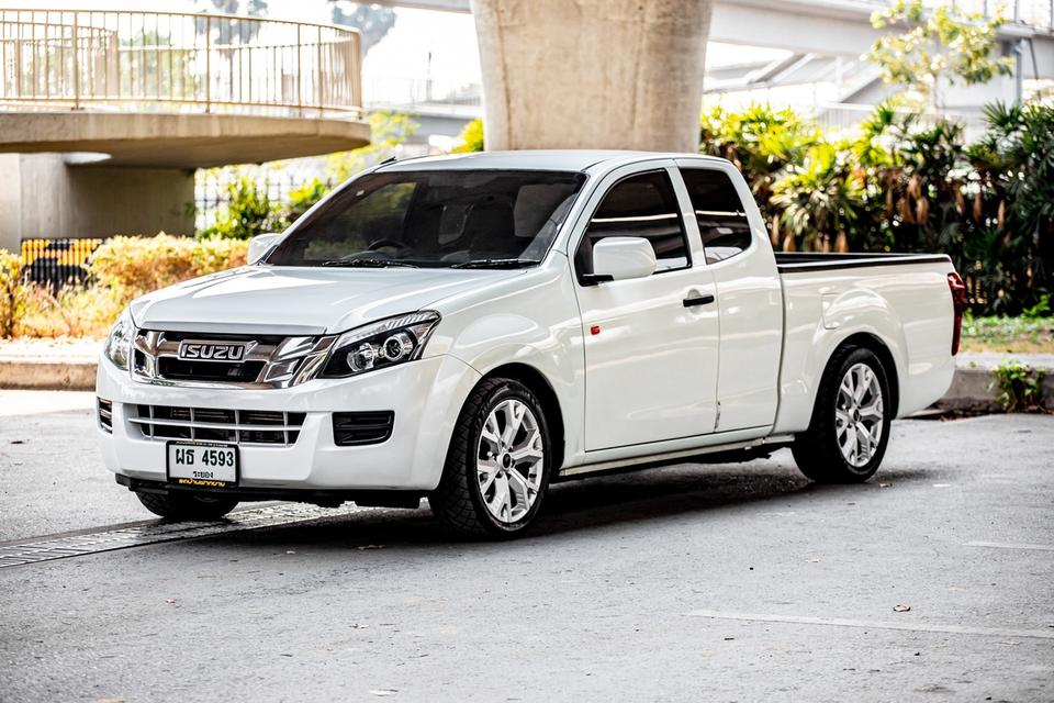 Isuzu D-Max Space Cab 2.5L ดีเซล ปี 2013 สีขาวเกียร์ธรรดา 