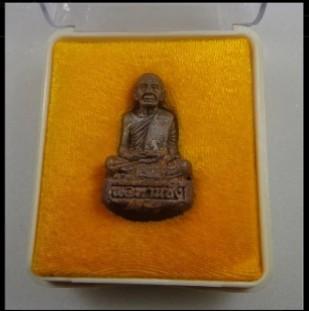 พ่อท่านซัง วัดวัวหลัง รุ่นมณฑปตรีมุข ปี2544 เนื้อนวโลหะผสมทองคำ รูปย่อยที่ 2