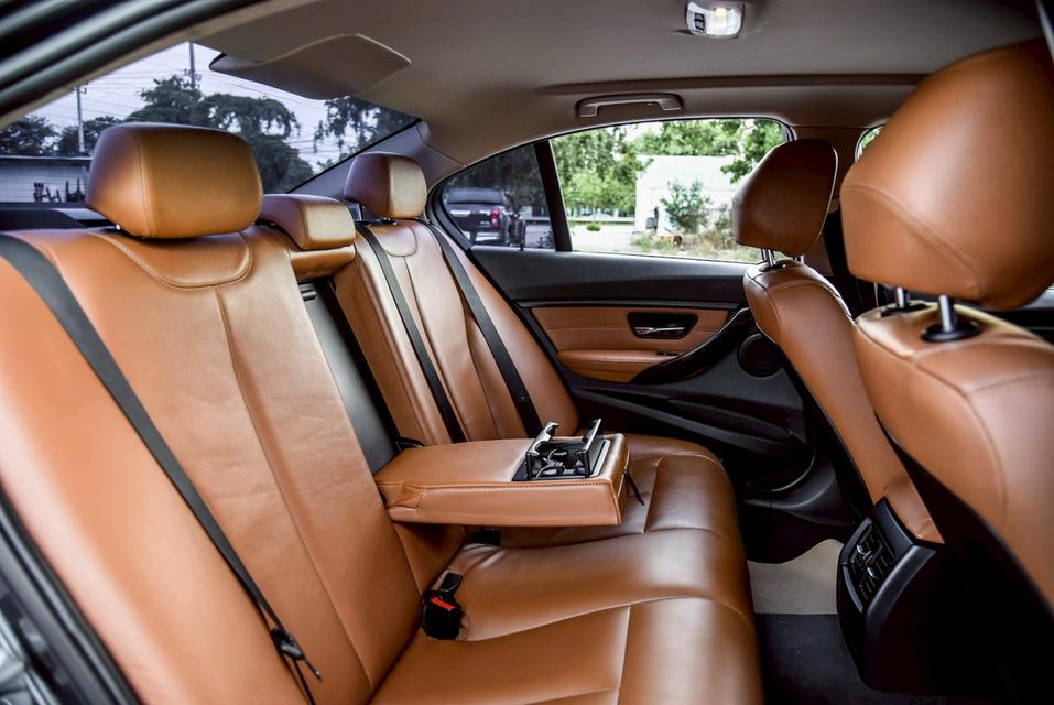 รหัสรถ CBL4904 BMW 320i 2.0 Luxury [F30] AT 2015 16