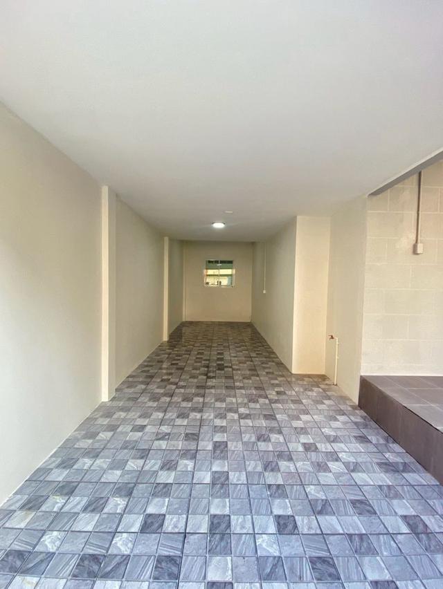 ขายทาวน์โฮม 3 ชั้น หลังมุม  เนื้อที่ 30.3 ตร.วา  หมู่บ้านเมอริทเพลส 2  ถนนลาดพร้าว 101 ซอย 39 แขวงวังทองหลาง 3