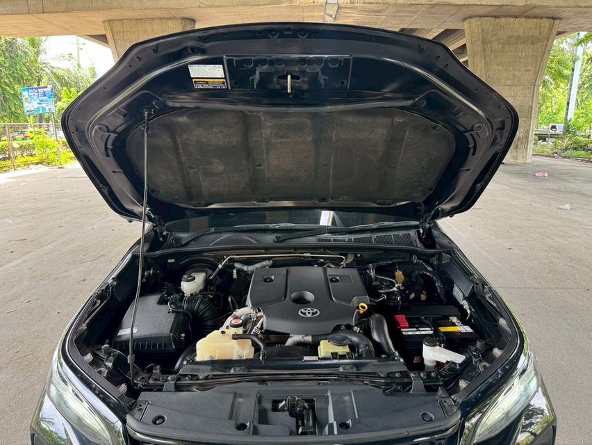 ขายรถ Toyota Fortuner Legender 2.4 2WD ปี 2022 สีดำ เกียร์ออโต้ 18