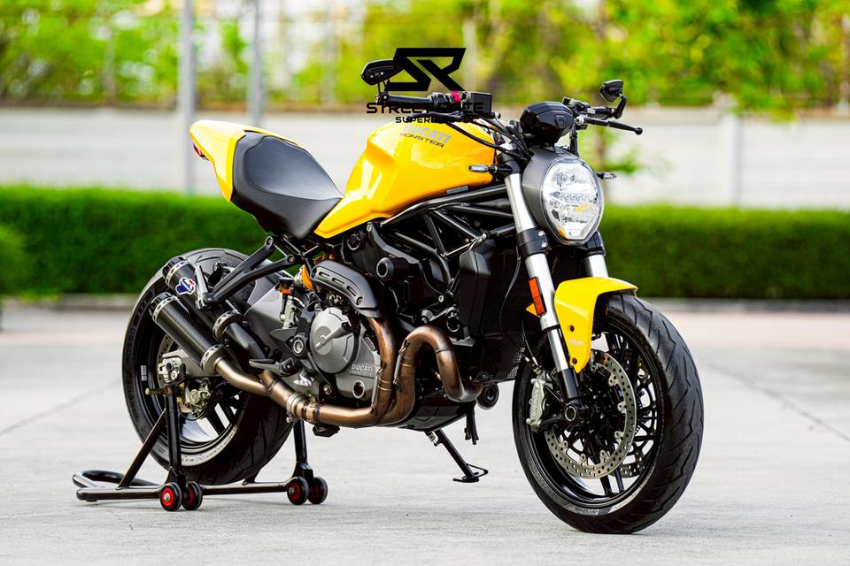 Monster821 | 2019 | Performance Yellow – Rare Factory Color! Immaculate condition with only 3,000 genuine km 💛 7