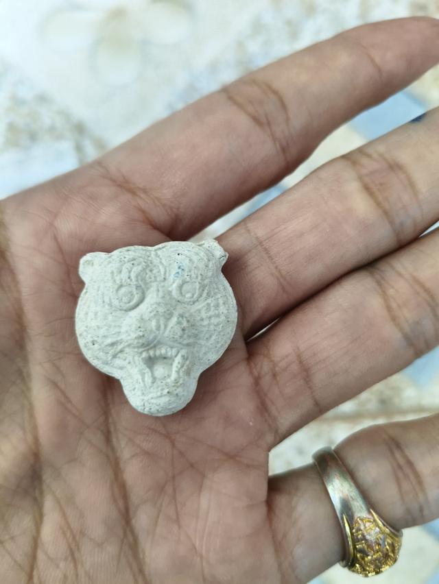 ขายพระผงหน้าเสือหลวงพ่อเปิ่น วัดบางพระ ไม่ทราบปี