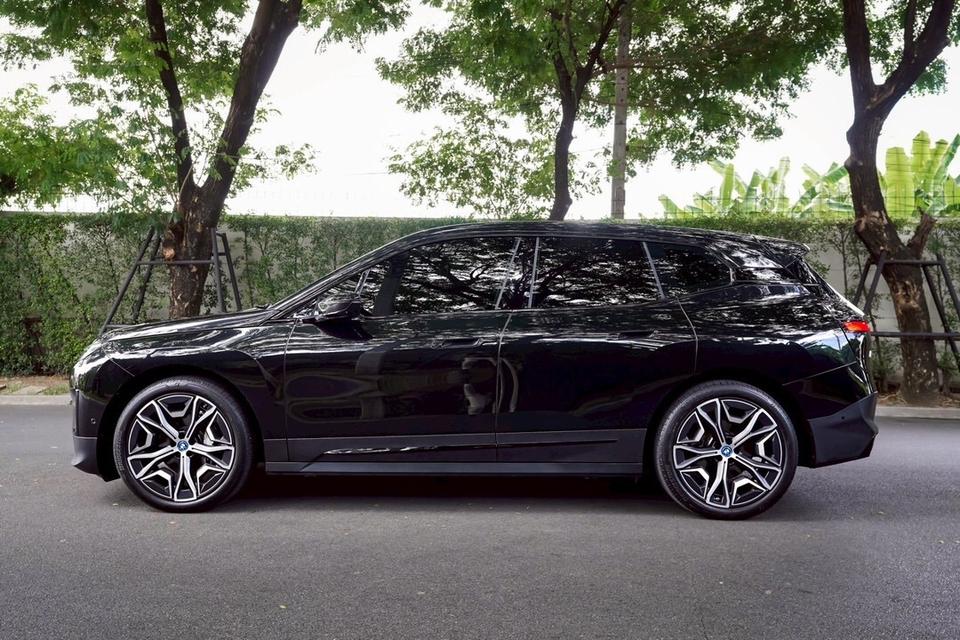 รหัสรถ MMA560 BMW iX xDrive 40 Sport ปี 2022 ออกปี 2023 วิ่ง35,XXX มือเดียว BSI ถึงปี 2027 ประกันแบตถึงปี 2031 2