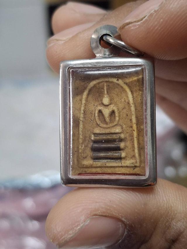 สมเด็จพิมพ์คะแนน หลวงพ่อมุ่ย วัดดอนไร่ (องค์ดารา) พระสมเด็จเนื้อผง หลวงพ่อมุ่ย วัดดอนไร่ จัดสร้างขึ้นประมาณปี พ.ศ. ๒๕๑๒-๒๕๑๕ รูปที่ 3