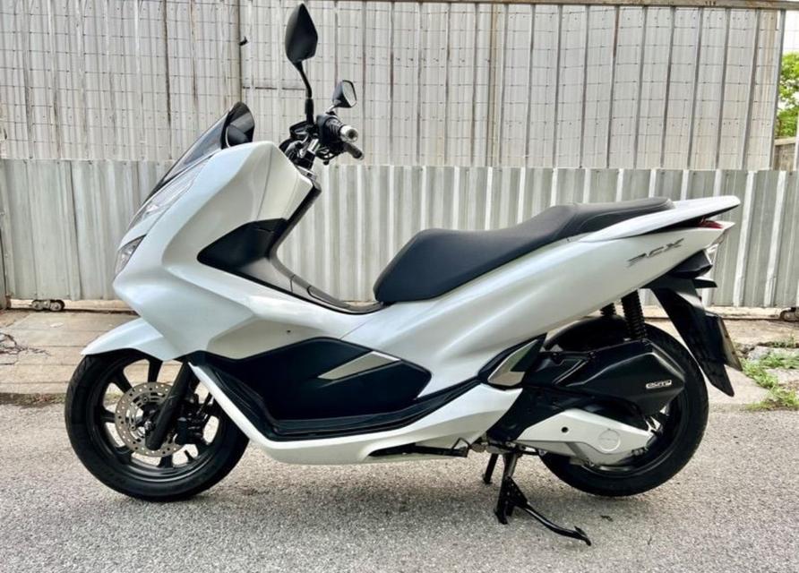 ปล่อย Honda PCX 150i สีขาว 2