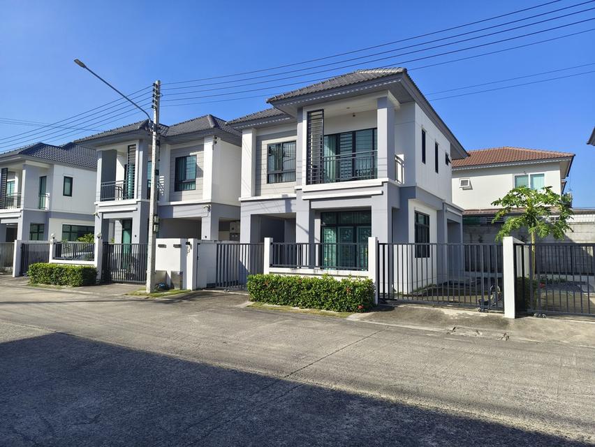 บ้านแฝดสไตล์บ้านเดี่ยว พร้อมติดตั้งระบบโซล่า ตัวบ้านไม่ติดกันสามารถเดินรอบบ้านได้ ก่อสร้างด้วยอิฐมอญแดง 1