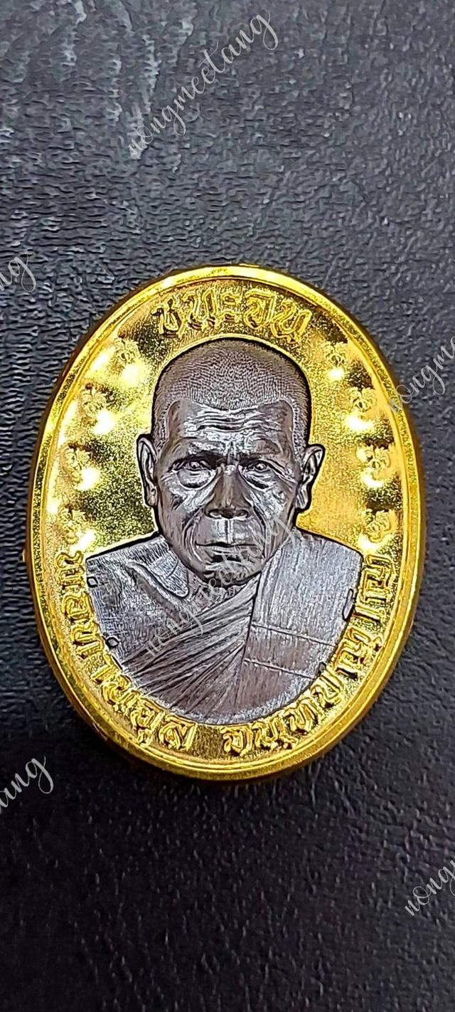 💥เหรียญ รุ่นชนะจน💥วัดจัดสร้าง💥🙏หลวงพ่อท่านจุล จนฺทปญฺโญ 🙏🔊เนื้อทองแดงรมดำไร้ห่วงหน้ากากทองเหลืองไม่เต็มแผ่นตอกไก่รอบ💢เลข ๒๓.💢สำนักสงฆ์ถ้ำเหมา 