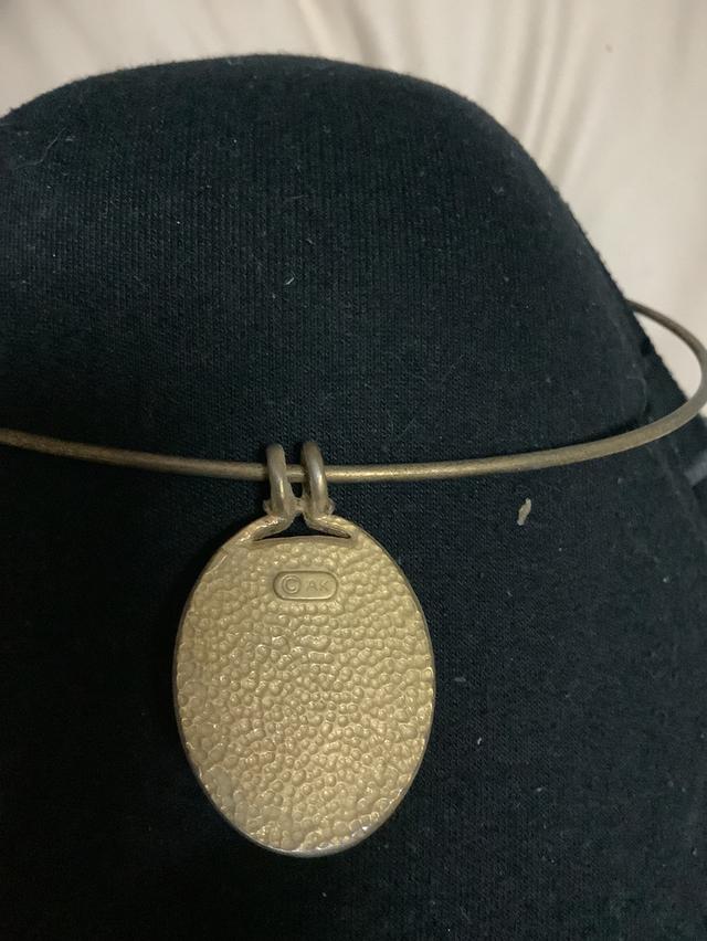 สร้อยคอโชกเกอร์ดอกไม้เรซินวินเทจ Anne Klein 4