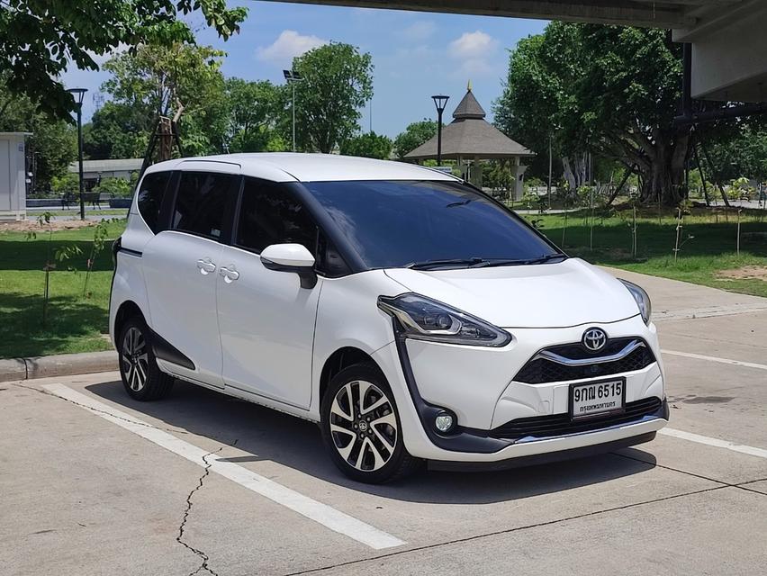 Toyota Sienta 1.5V 2019 1