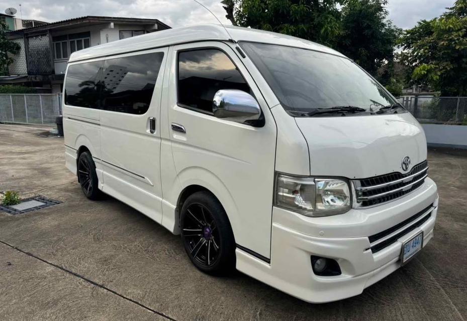 Toyota Ventury ปี 2011 2