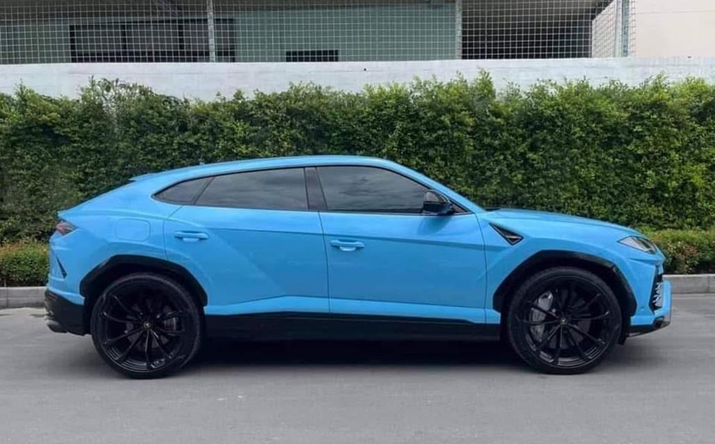 รถ Lamborghini Urus สีฟ้า 2