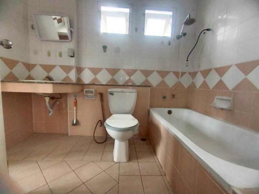 ขาย ถูกสดๆบ้านแฝดอารมณ์บ้านเดี่ยว ทำเลดีใกล้เมือง หมู่บ้านบุรีรมย์ คลองสี่ ลำลูกกา หลังมุมพื้นที่เยอะ 15