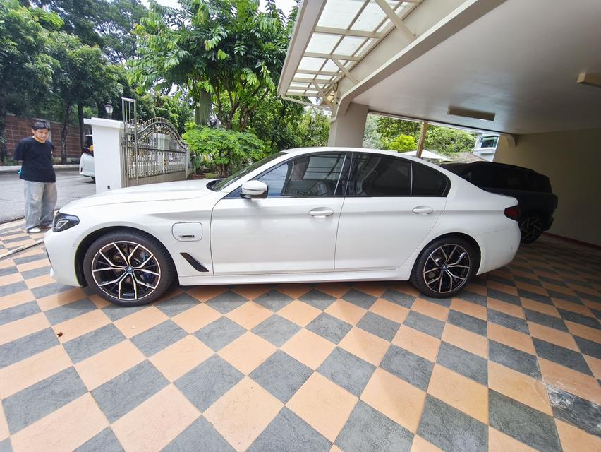 รหัสรถ KPV567 2022 BMW 530e Msprort 13