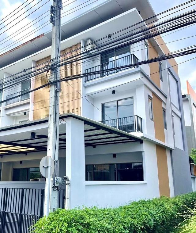ขายทาวโฮม 3 ชั้น โครงการอีโคสเปซ เกษตร-นวมินทร์ หลุดจอง ปรับราคาลง  2