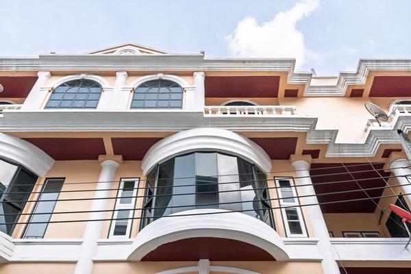 ปล่อยเช่าบ้าน ทาวน์โฮม 5 ชั้น ใจกลางทองหล่อ ซอย 25 Tropical House ทำเลเยี่ยม พร้อมดาดฟ้าส่วนตัว โทร 092-6397963 2