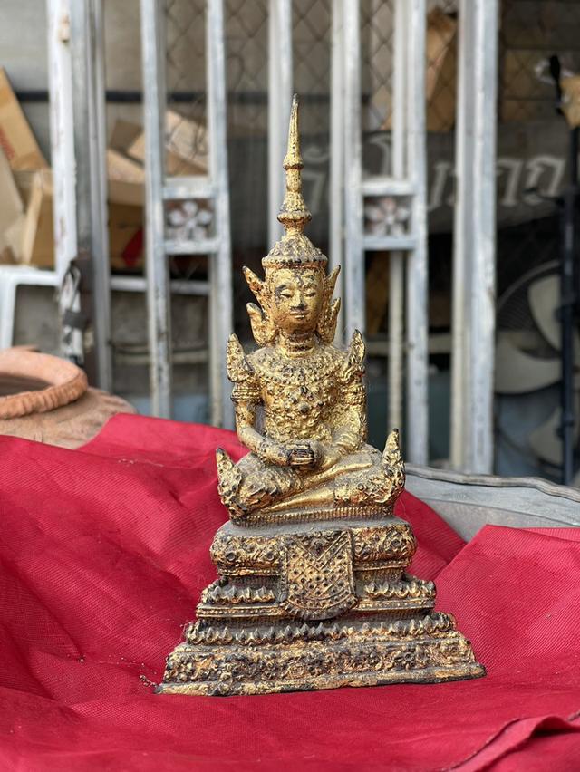 พระพุทธรูปทรงเครื่อง ศิลปะรัตนโกสินทร์ หน้าตัก3นิ้ว ลงรักปิดทอง ปางสมาธิ อุ้มบาตร