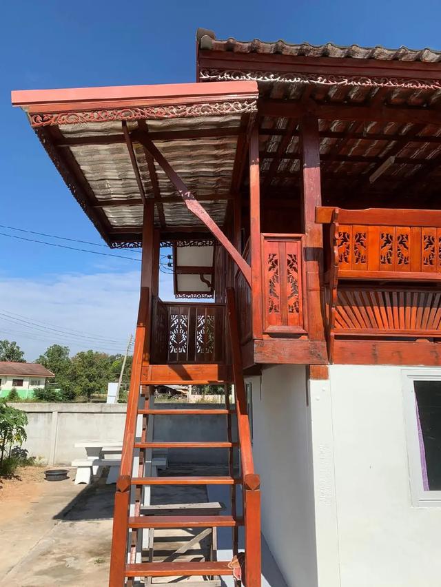 ขายบ้านสองชั้นครึ่งปูนครึ่งไม้พร้อมที่ดิน 6