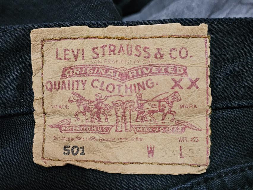 Levi's 501 super blackผลิตกันยายนปี 1998 ป้ายกระดาษ ใหม่มากเอว 32"ยาว 42"เป้า 12"ขา 8"3,500 บาท ส่งฟรีทั่วประเทศ