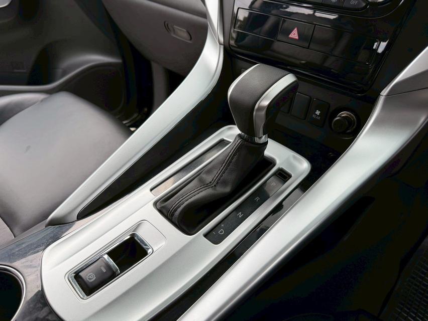 Pajero 2.4 GT Premium NAVI ปี2017 สีดำ ดีเซล รถมือเดียว เข้าเช็คศูนย์ทุกระยะ 10