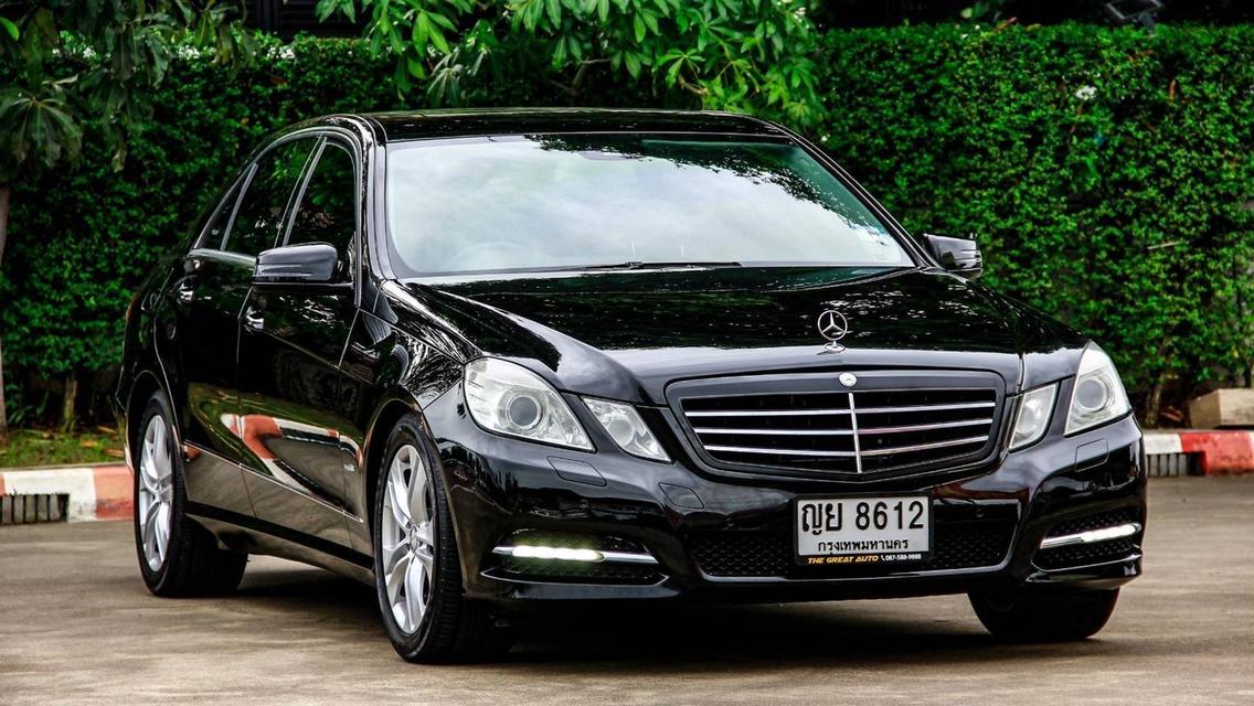 Mercedes-BENZ E-CLASS E250 1.8 CGI AVANTGARDE ปี 2011 โฉม W212 ปี10-12  เกียร์ AUTO สีดำ เครื่องยนต์เบนซิน ไมล์เพียง 229,272 km. 