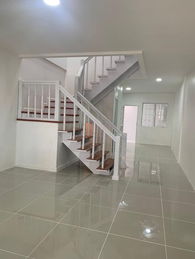 ขาย : ทาวน์เฮาส์ 2 ชั้น เนื้อที่ 18 ตรว, หมู่บ้านบุศรินทร์ พหลโยธิน 54/1  14