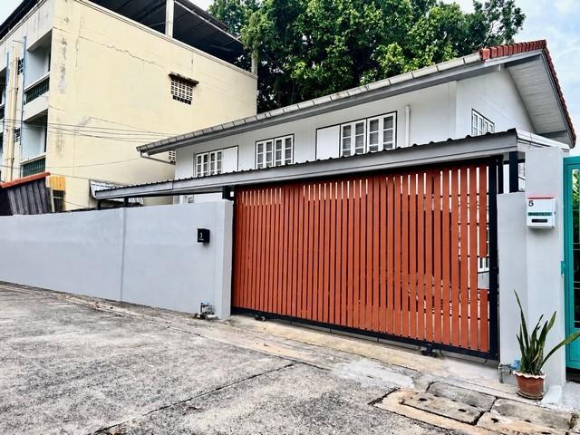 ให้เช่าบ้านเดี่ยว 2 ชั้น รีโนเวทใหม่ ซอยอุดมสุข50 ใกล้เซ็นทรัลบางนา ใกล้รถไฟฟ้า MRT ศรีอุดม 1