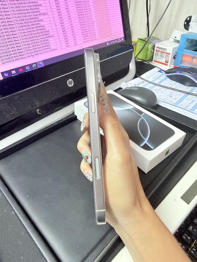 iPhone 16 Promax 4
