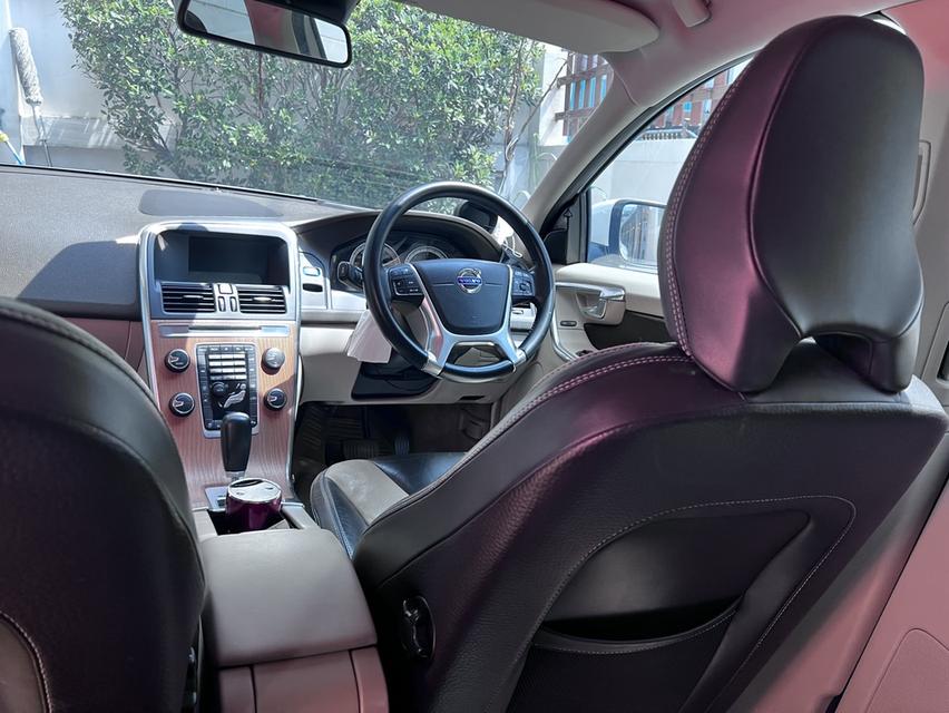 Volvo สีขาว XC60 ประหยัดน้ำมัน รูปที่ 11