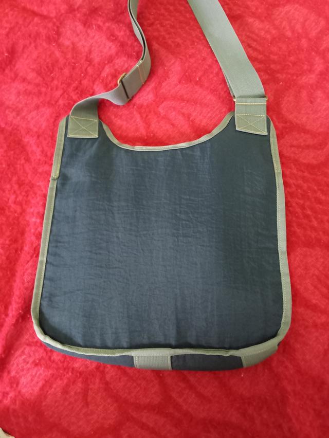 กระเป๋าสะพายข้างแบรนด์มือสอง รูปย่อยที่ 3