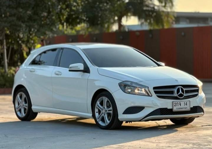 Mercedes-Benz A-Class สีขาว