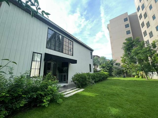 ขายที่ดินพร้อมสิ่งปลูกสร้าง 381 ตารางวา ถนนเย็นอากาศ สาทร ย่านกลางใจเมือง เหมาะกับครอบครัวใหญ่, ประกอบธุรกิจ หรือพัฒนาต่ 1