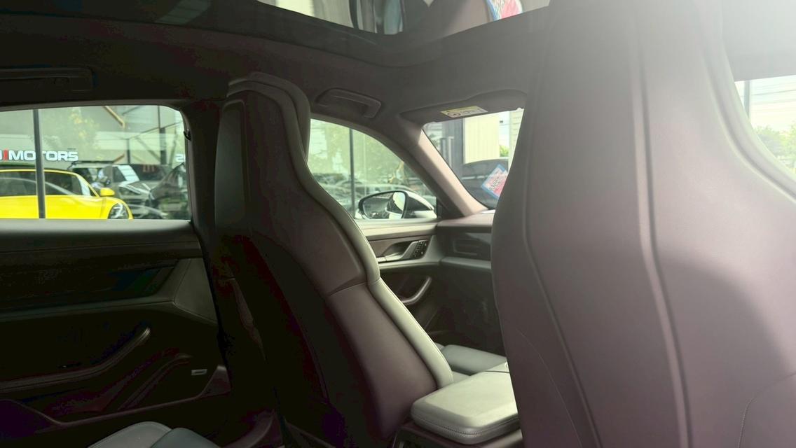 2021 PORSCHE TAYCAN สีดำ Milage 26,XXX KM ออฟชั่นล้นๆ รถศูนย์ AAS วารันตีแบต ถึง ปี29 ใช้ต่อสบายใจสุด HOTPRICE 3.29 MBCall 📞 092-666-2162 Tony รูปที่ 14