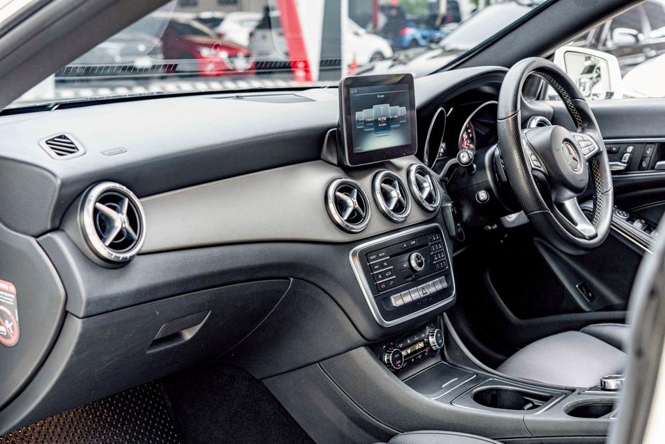 รหัสรถ NP9925 BENZ CLA200 URBAN 2017 14