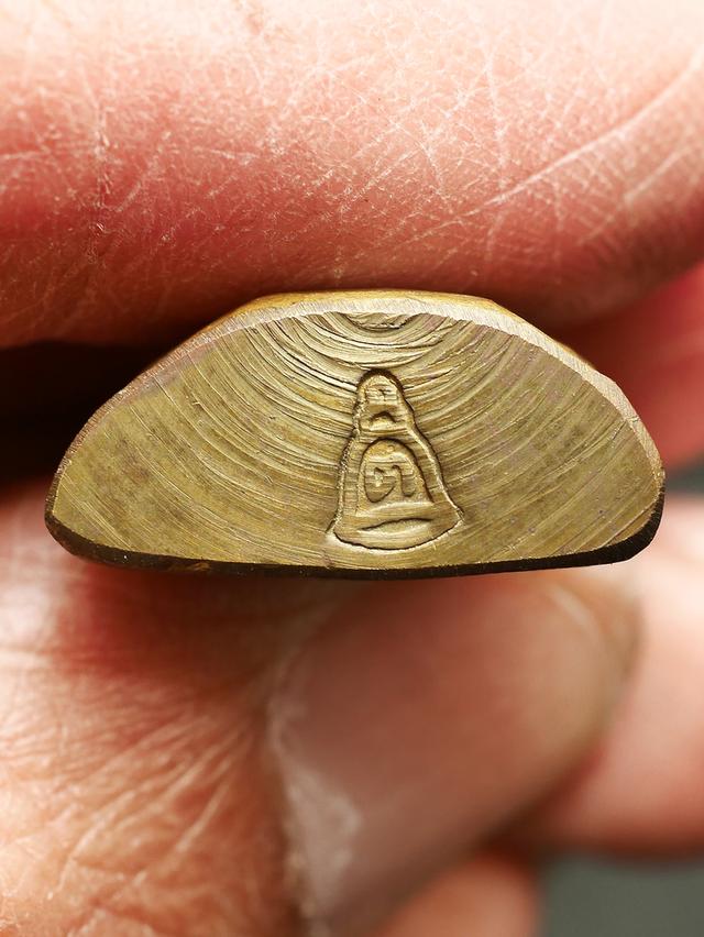 พระรูปปั๊มเหมือน หลวงพ่อพรหม วัดช่องแค พิมพ์ก้นระฆัง ปี 2512...เก่าๆ 11