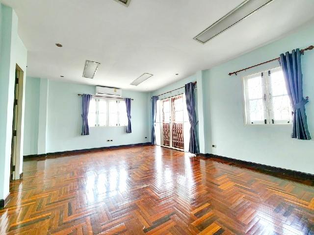 ให้เช่าคฤหาสน์ใหม่ ห้องมุม 3ชั้น 42ตร.วา.482ตร.ม. MRTแจ้งวัฒนะ14 1.3กม. ประชาชื่น-แจ้งวัฒนะ 4นอน 3น้ำ ตลาดเมืองทอง 1.4กม