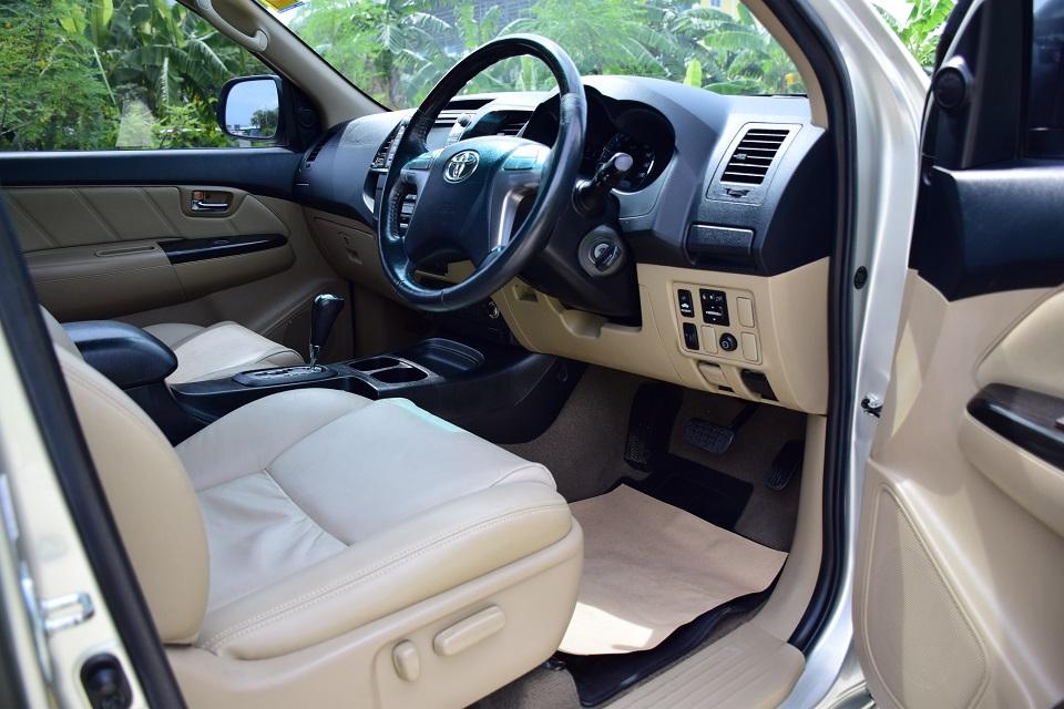 #รถครอบครัว ฟรีดาวน์ # TOYOTA FORTURNER 2.5V เกียร์ออโต้ พ.มัลติฟังชั่นส์ แอร์ดิจิต๊อล เบาะหนังไฟฟ้า ยางใหม่กิ๊ฟกล้องหลัง โทร0957401229 ไอดีไลน์ UTBP  7