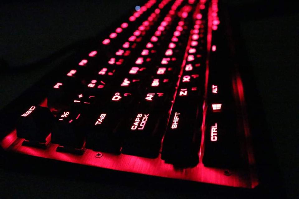 คีย์บอร์ด Corsair K70 Lux Red Switch  3