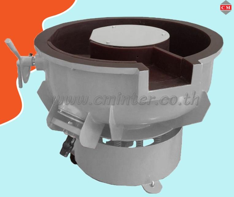 เครื่องขัดผิวโลหะแบบเขย่า (มีสะพานแยกชิ้นงาน) (Vibratory finishing machine with Separator)