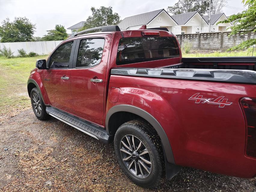 ขายรถไมล์น้อย Isuzu D-MAX V-Cross Max 4D 4x4 3.0 Ddi Blue Power Z-Prestige